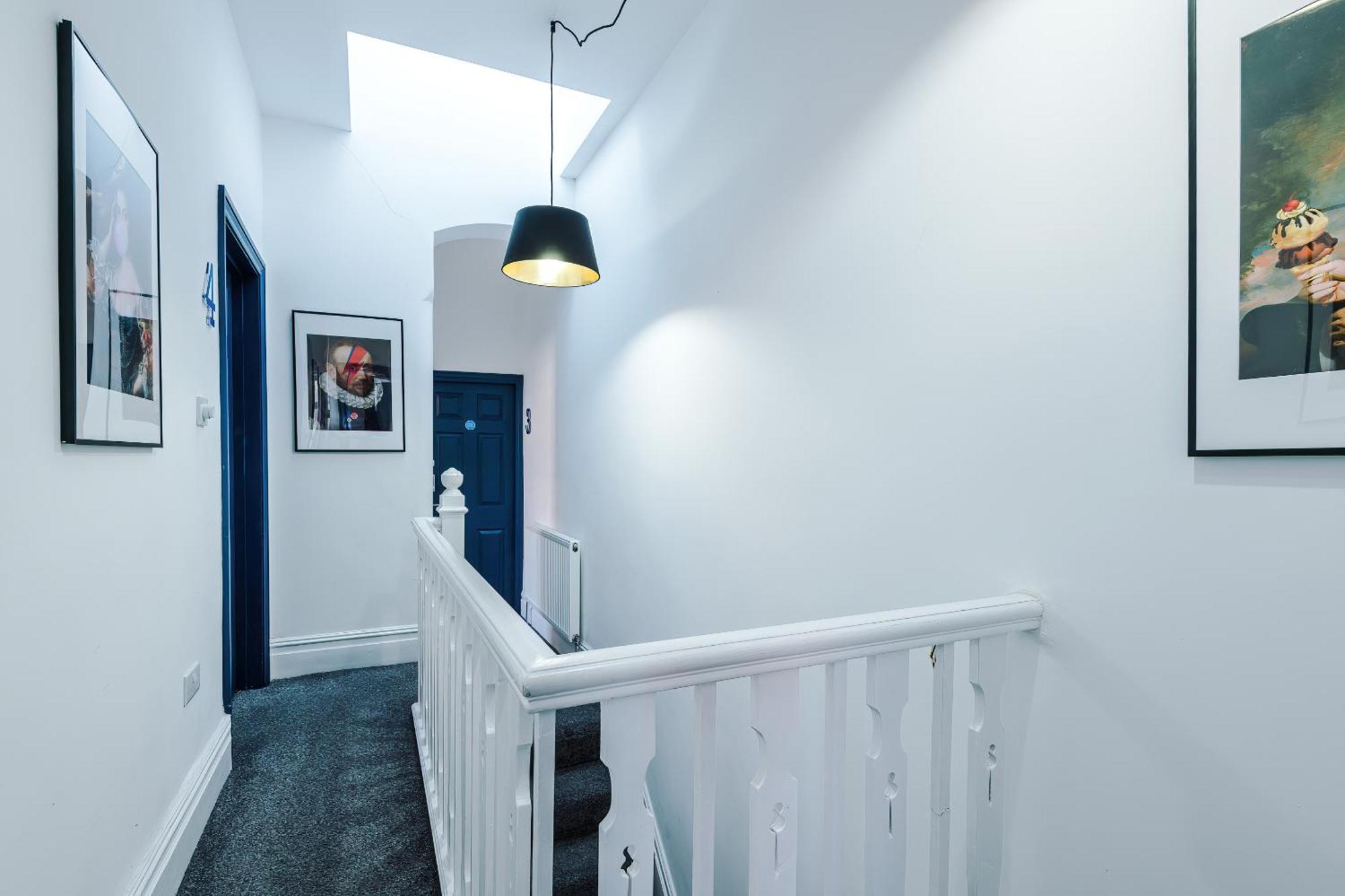 Barton House - Sleeping 10 Villa Манчестър Екстериор снимка