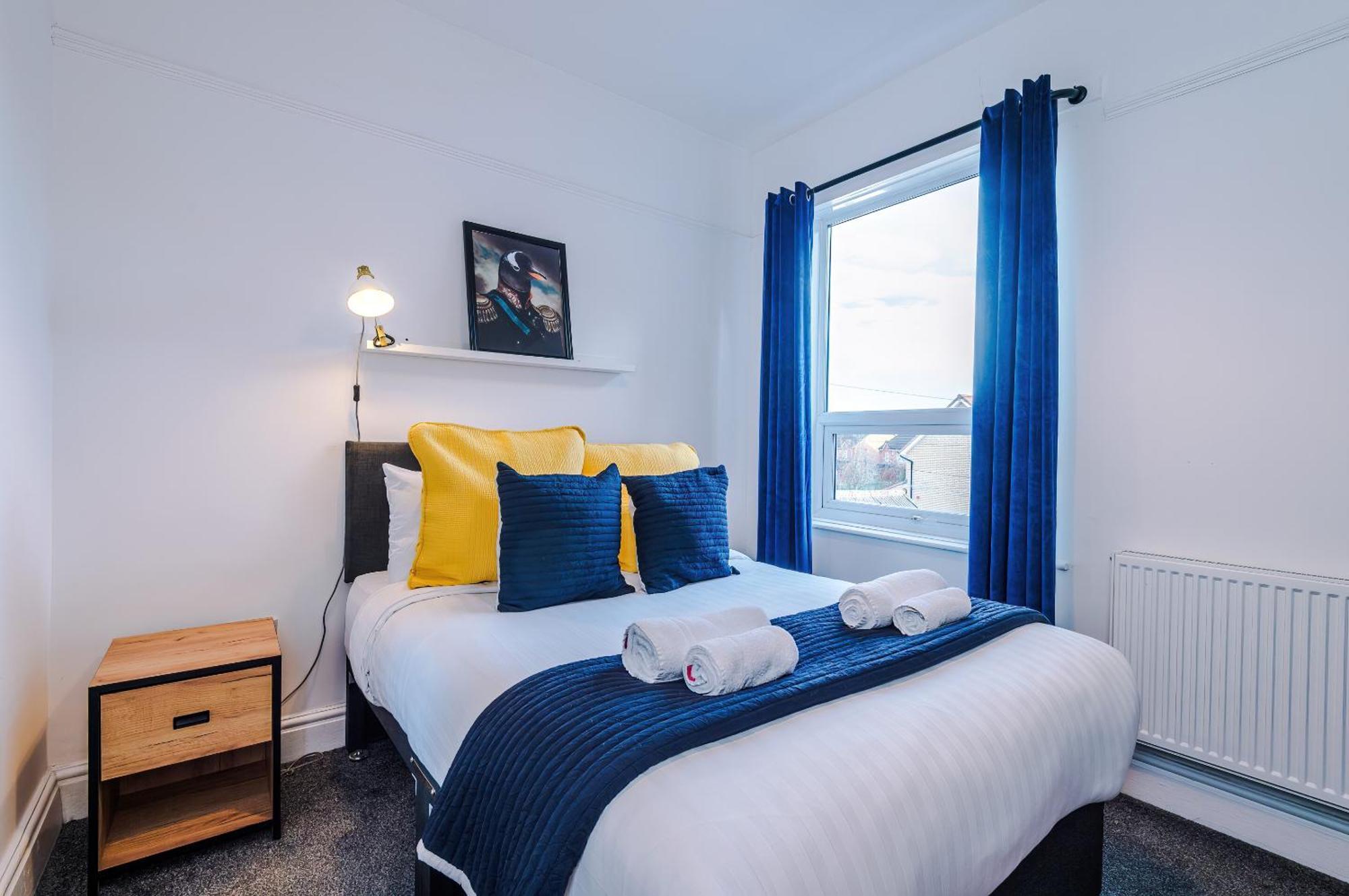 Barton House - Sleeping 10 Villa Манчестър Екстериор снимка