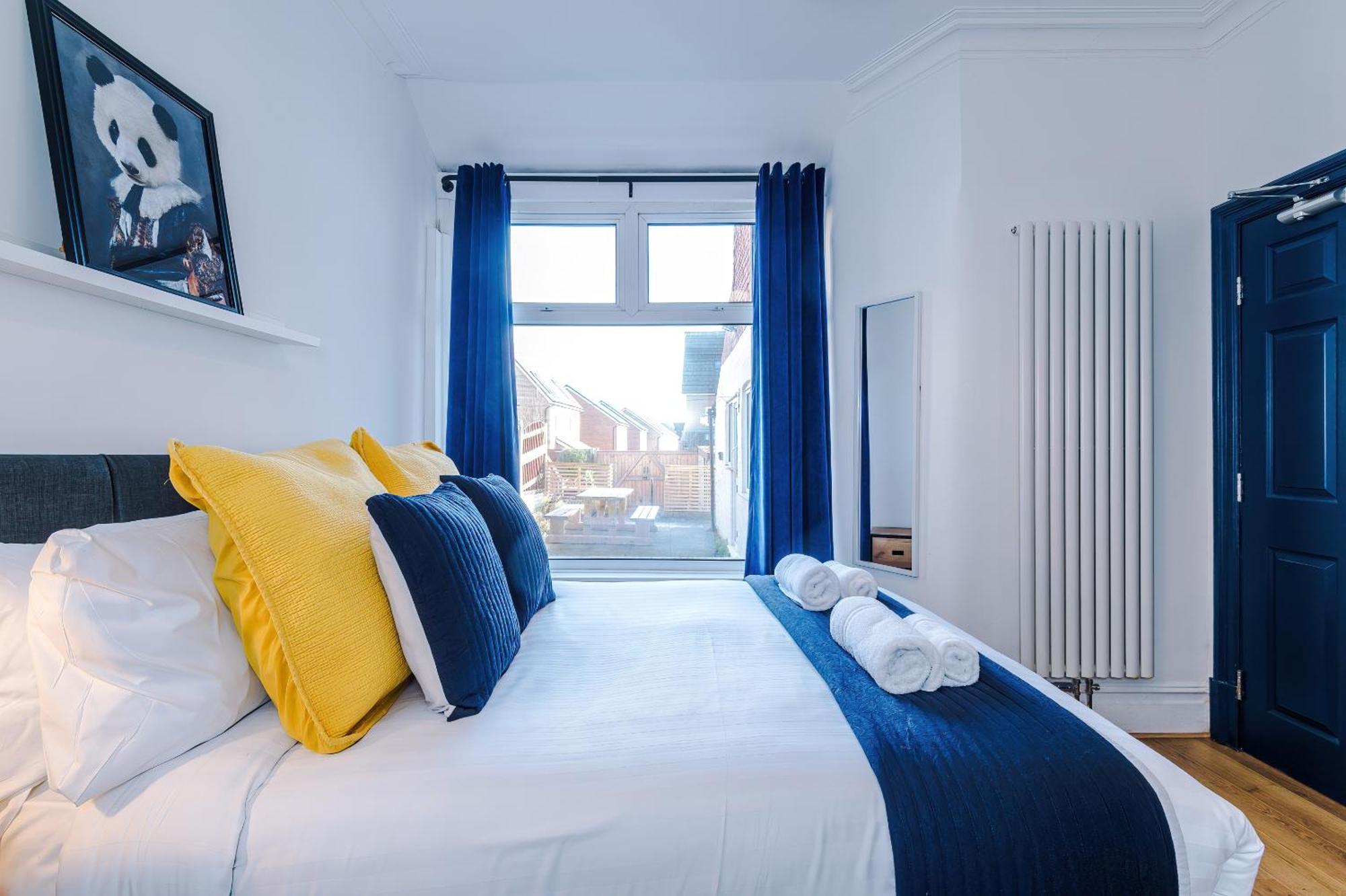 Barton House - Sleeping 10 Villa Манчестър Екстериор снимка