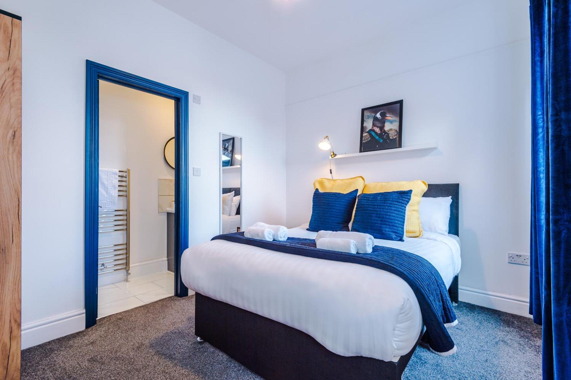 Barton House - Sleeping 10 Villa Манчестър Екстериор снимка