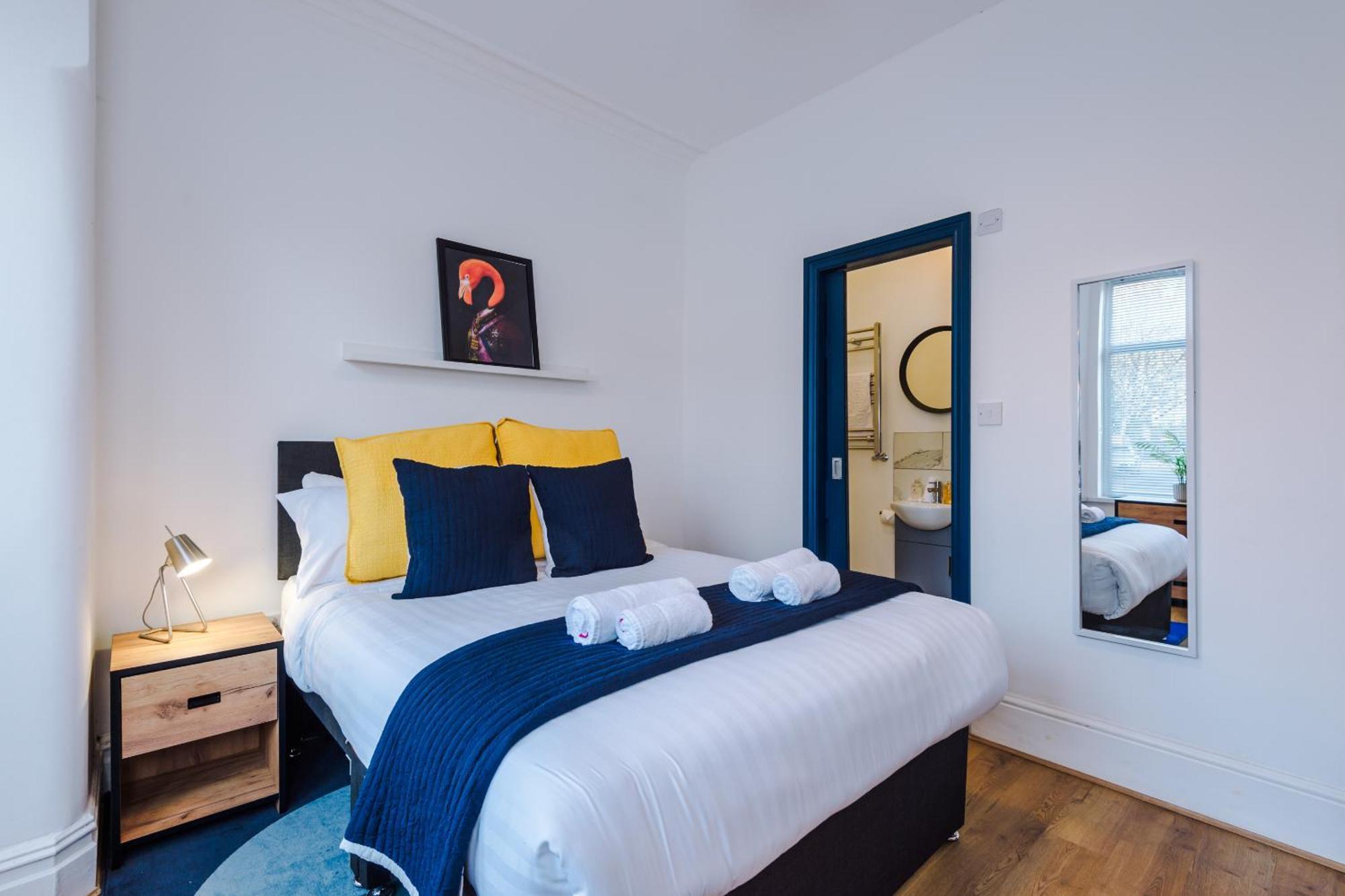 Barton House - Sleeping 10 Villa Манчестър Екстериор снимка